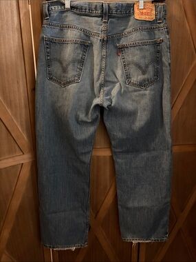 LEVI’S Relaxed Fit Light Blue Denim Jeans SIZE 36
